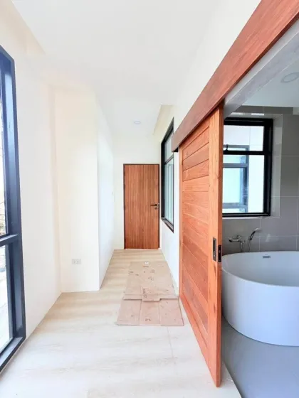 Villa nueva con piscina de 3 habitaciones en Chalong, Phuket