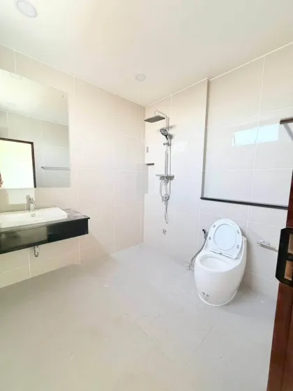 Villa nueva con piscina de 3 habitaciones en Chalong, Phuket