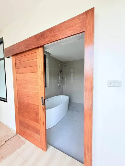 Villa nueva con piscina de 3 habitaciones en Chalong, Phuket