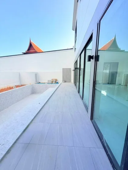 Villa nueva con piscina de 3 habitaciones en Chalong, Phuket