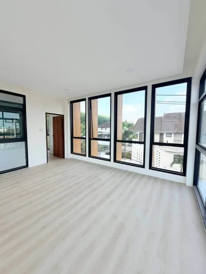 Villa nueva con piscina de 3 habitaciones en Chalong, Phuket