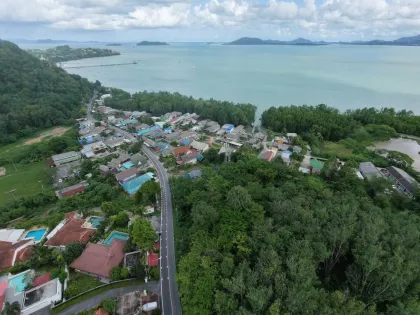 主路旁靠近亚木海滩的优质海景地块