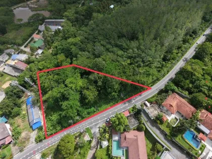 主路旁靠近亚木海滩的优质海景地块