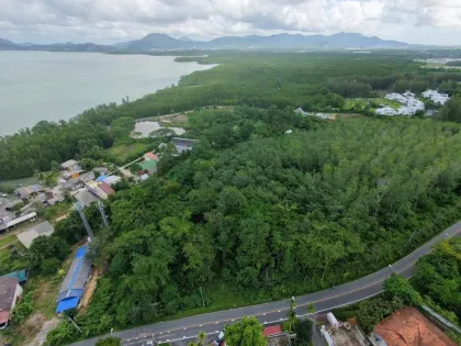 主路旁靠近亚木海滩的优质海景地块