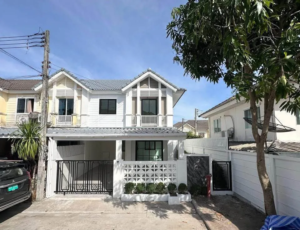 ทาวน์เฮาส์ 3 ห้องนอน 2 ห้องน้ำ รีโนเวทใหม่ในสามกอง เมืองภูเก็ต