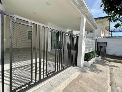 Maison en rangée rénovée 3 chambres 2 salles de bain à Samkong, Phuket