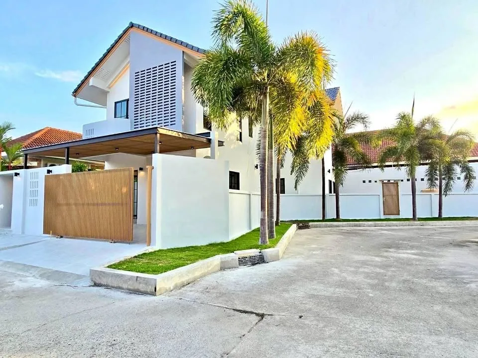 Chao Fah Garden Home 3: Villa Esquina de 4 Habitaciones y 3 Baños en Koh Kaew