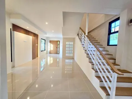 Chao Fah Garden Home 3: Villa Esquina de 4 Habitaciones y 3 Baños en Koh Kaew