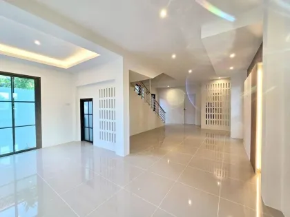Chao Fah Garden Home 3: Villa Esquina de 4 Habitaciones y 3 Baños en Koh Kaew