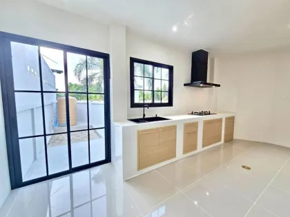 Chao Fah Garden Home 3: Villa Esquina de 4 Habitaciones y 3 Baños en Koh Kaew