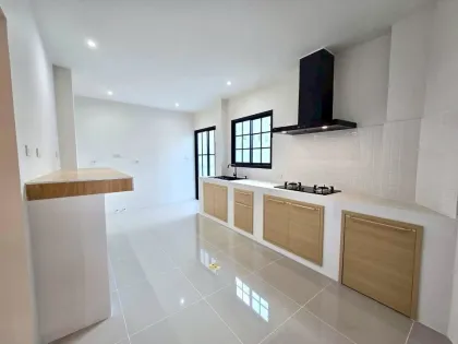 Chao Fah Garden Home 3: Villa Esquina de 4 Habitaciones y 3 Baños en Koh Kaew