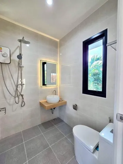 Chao Fah Garden Home 3: Villa Esquina de 4 Habitaciones y 3 Baños en Koh Kaew