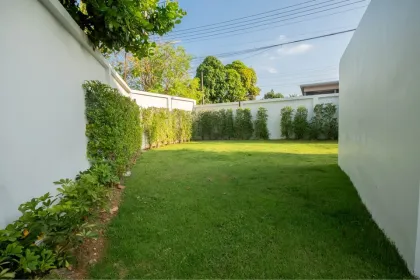 Villa con piscina de 3 dormitorios en venta en Thalang, Phuket