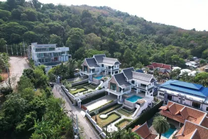 พูลวิลล่า 4 ห้องนอน 6 ห้องน้ำ ในฉลอง พร้อมวิวทะเลและภูเขา