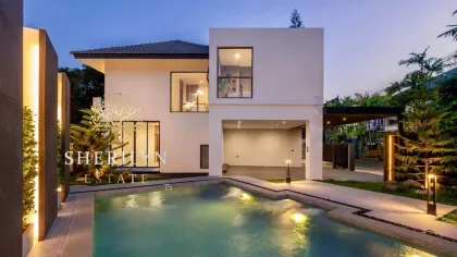Villa Moderne avec Piscine à Vendre à Phuket Town