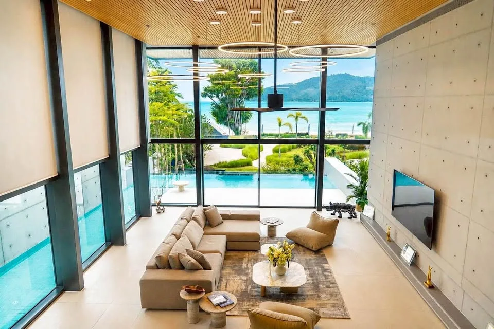Luxuriöse 5-Zimmer-Strandvilla im Sea Theatre Rawai