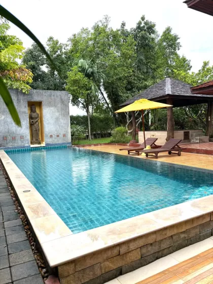 Geräumige 4-Schlafzimmer-Villa mit Pool zur Miete in Thalang