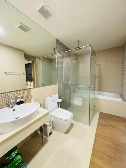 Condominio de 1 dormitorio con vista a la montaña en The Baycliff Patong