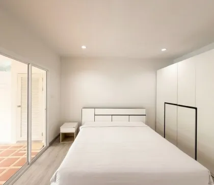 Hermosa villa con piscina de 2 dormitorios en Baanpromphun Paklok, Phuket