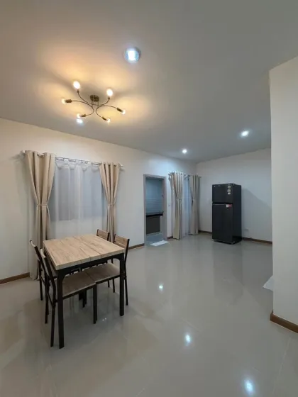 Villa Renovada de 3 Dormitorios en The First Village, Phuket Town