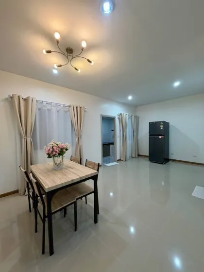 Villa Renovada de 3 Dormitorios en The First Village, Phuket Town