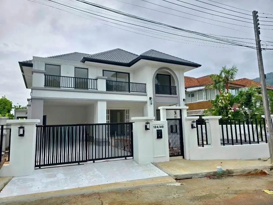 Amplia Villa Independiente de 3 Habitaciones y 3 Baños en Srisuchart Grand View 2