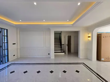 Großes freistehendes 3-Zimmer-Villa mit 3 Bädern in Srisuchart Grand View 2