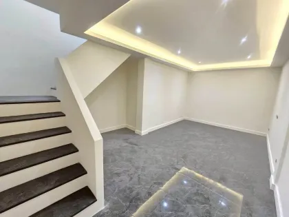 Großes freistehendes 3-Zimmer-Villa mit 3 Bädern in Srisuchart Grand View 2