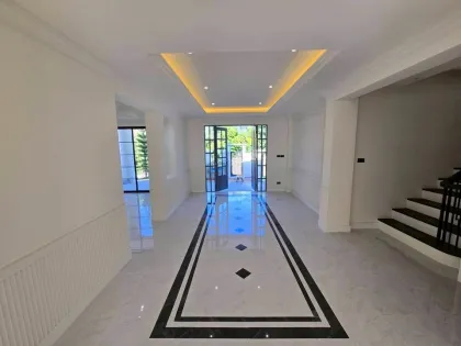 Großes freistehendes 3-Zimmer-Villa mit 3 Bädern in Srisuchart Grand View 2