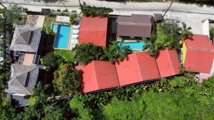 Уютный курорт с 10 спальнями и вилла с бассейном на продажу в Най Харн Равай