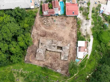 普吉岛卡马拉待售土地及现有房屋结构