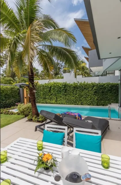Villa Civetta con 3 dormitorios y piscina privada en Nai Harn