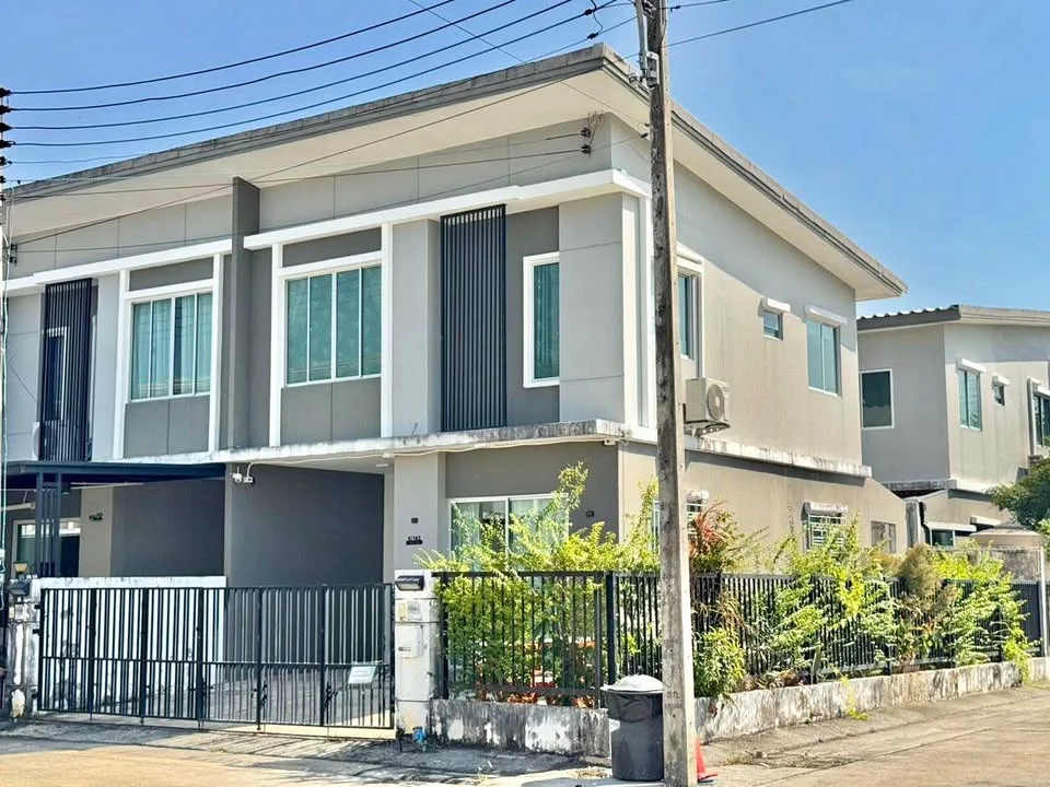 3-Bedroom Corner Townhouse for Sale in Pruksa Ville, Thalang