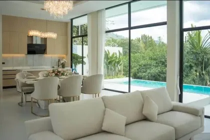 Villa con 3 dormitorios y piscina en venta en Chalong, Phuket