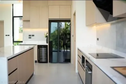 Villa con 3 dormitorios y piscina en venta en Chalong, Phuket