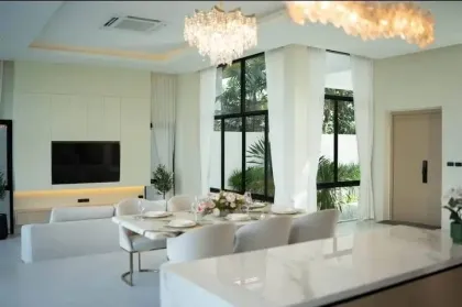 Villa con 3 dormitorios y piscina en venta en Chalong, Phuket