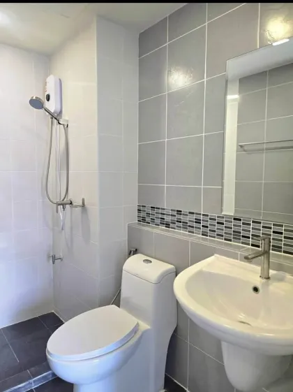 Угловая квартира с 1 спальней и 1 ванной на верхнем этаже в D Condo Kathu
