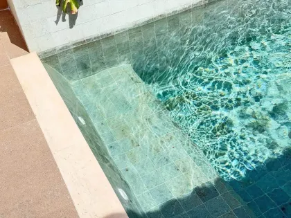 Villa con piscina de 3 habitaciones y 4 baños en venta en Bang Jo, Phuket