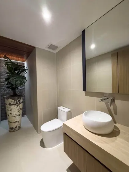 Villa con piscina de 3 habitaciones y 4 baños en venta en Bang Jo, Phuket