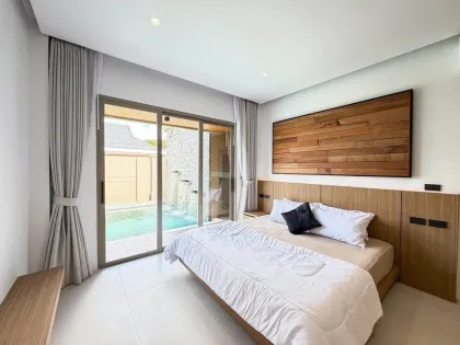 Villa con piscina de 3 habitaciones y 4 baños en venta en Bang Jo, Phuket