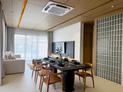Villa con piscina de 3 habitaciones y 4 baños en venta en Bang Jo, Phuket