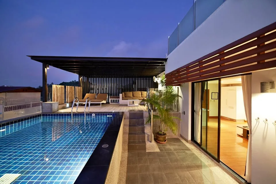 Luxuriöse 2-Schlafzimmer-Pool-Wohnung nahe Surin Beach