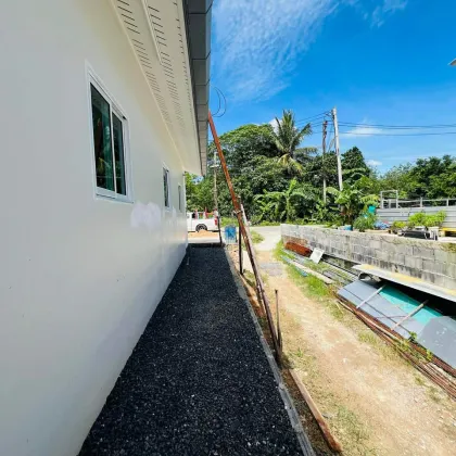 Maison neuve de 2 chambres à vendre à Baan Kuan, Phuket