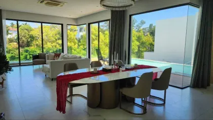 Просторная вилла с 3 спальнями, бассейном и видом на озеро в Casa Signature, Ratsada