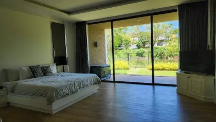 Просторная вилла с 3 спальнями, бассейном и видом на озеро в Casa Signature, Ratsada