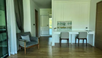 Просторная вилла с 3 спальнями, бассейном и видом на озеро в Casa Signature, Ratsada