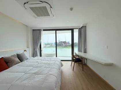 Luxus 3-Zimmer Eigentumswohnung mit Seeblick in Cherngtalay, Phuket