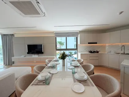 Luxus 3-Zimmer Eigentumswohnung mit Seeblick in Cherngtalay, Phuket