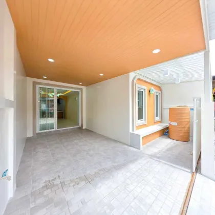 Maison mitoyenne rénovée 2 chambres 2 salles de bain à Kathu