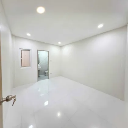 Maison mitoyenne rénovée 2 chambres 2 salles de bain à Kathu